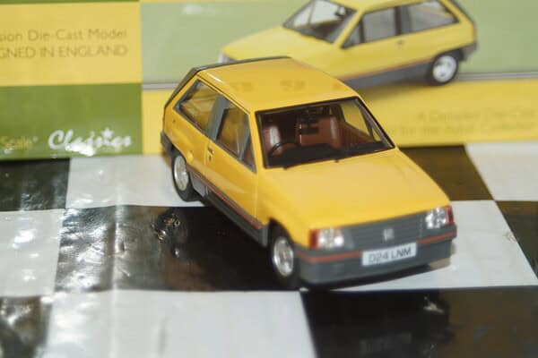 Vanguards vauxhall nova sr va11404 1:43 scale