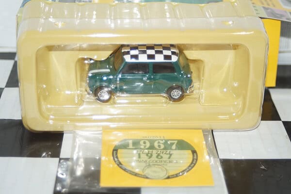 Vanguards mini cooper s in green / checker va02511 1:43