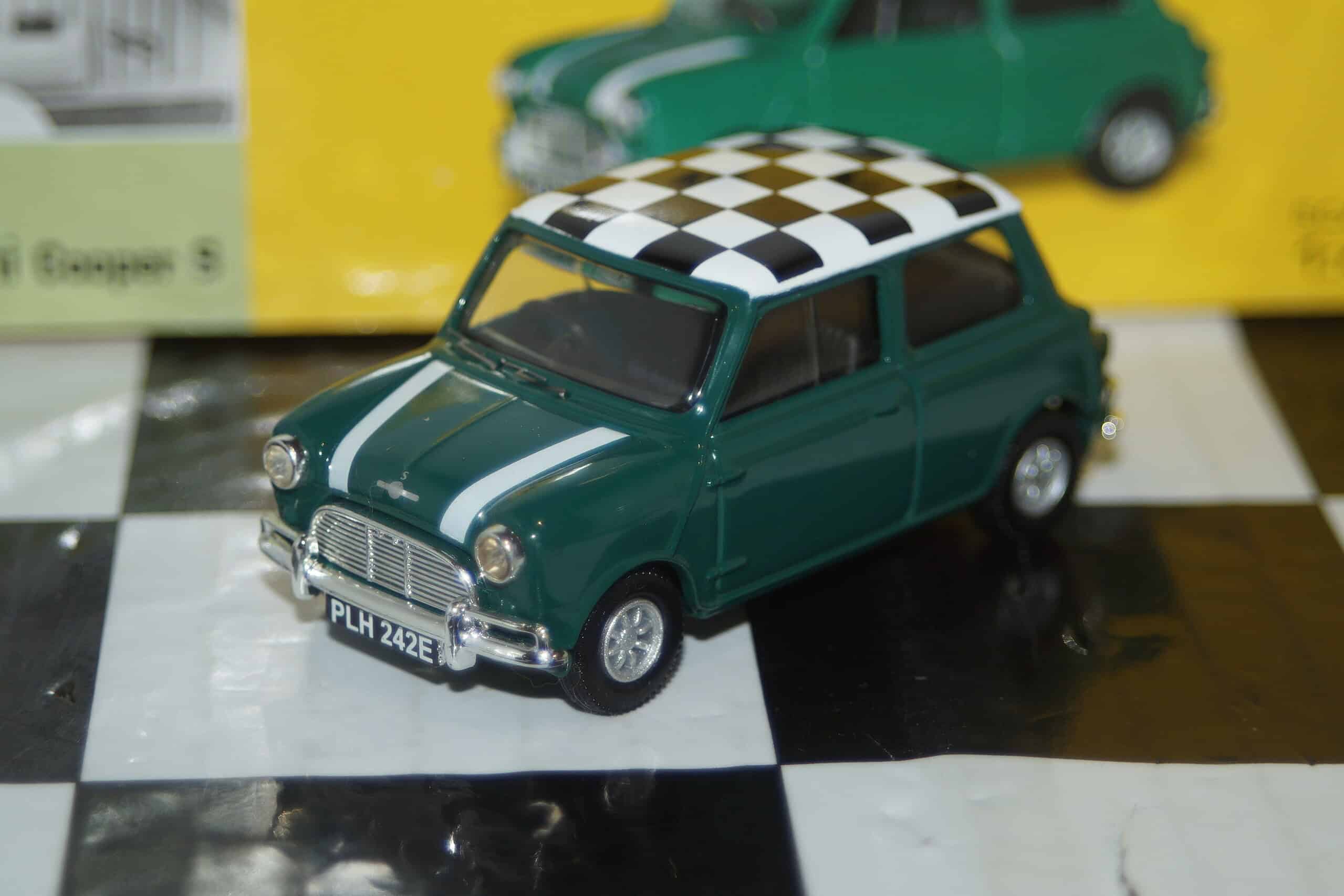 Vanguards mini cooper s in green / checker va02511 1:43