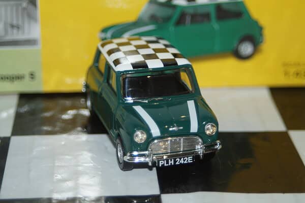 Vanguards mini cooper s in green / checker va02511 1:43