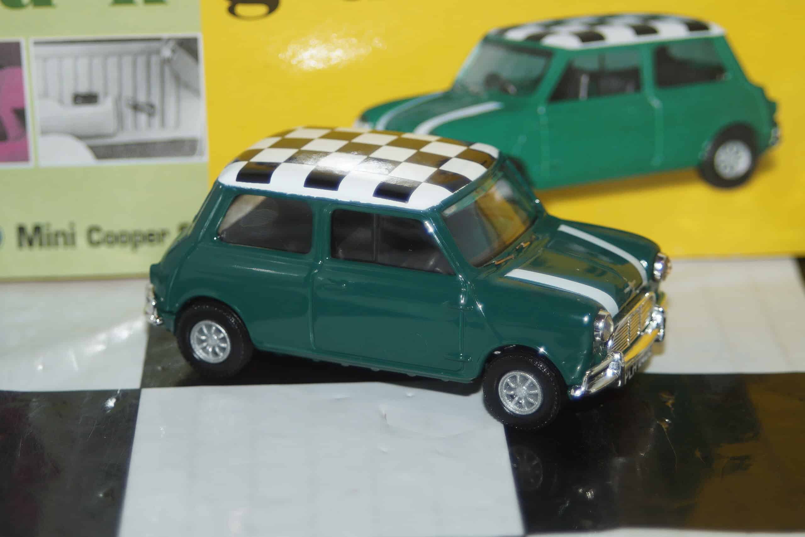 Vanguards mini cooper s in green / checker va02511 1:43