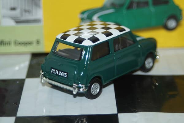 Vanguards mini cooper s in green / checker va02511 1:43