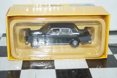 Vanguards corgi ford zepher 6 mk3 green va46001 1:43