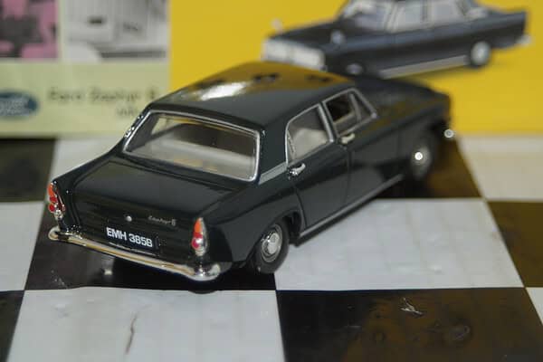 Vanguards corgi ford zepher 6 mk3 green va46001 1:43