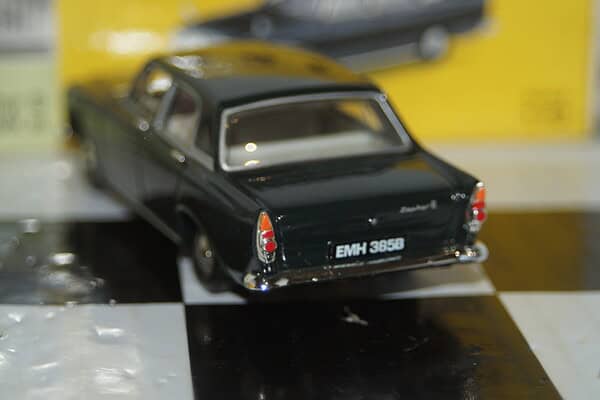 Vanguards corgi ford zepher 6 mk3 green va46001 1:43