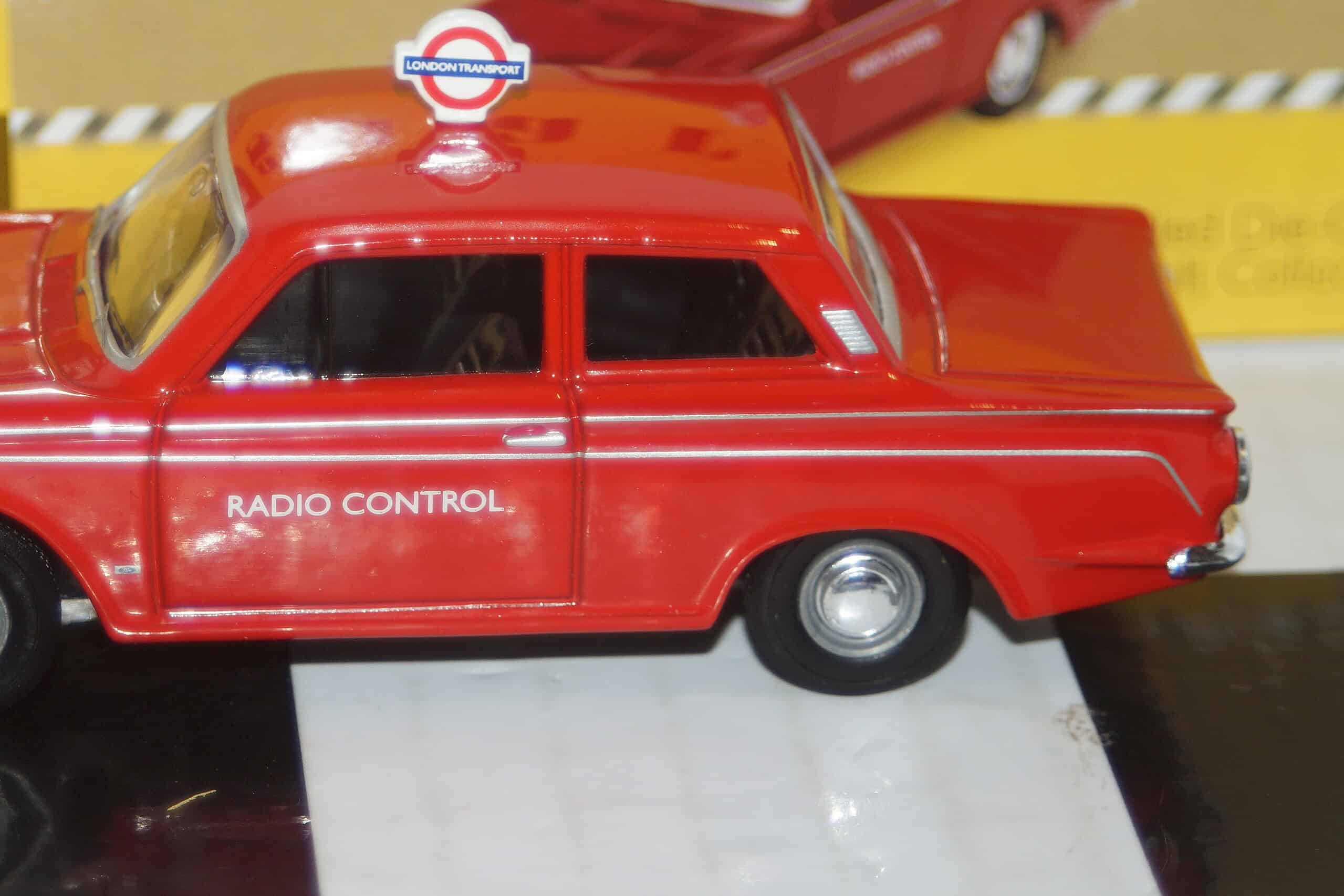 Vanguards corgi ford cortina mki london transport va07308 1:43