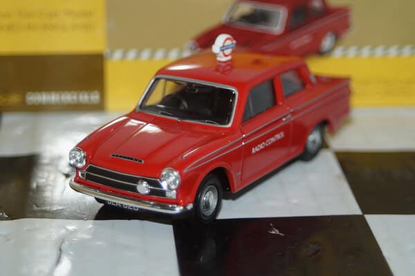 Vanguards corgi ford cortina mki london transport va07308 1:43