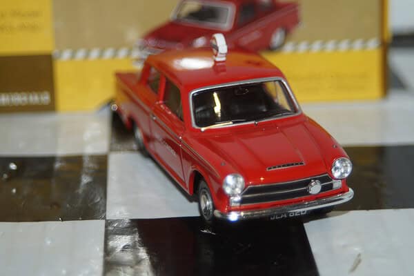 Vanguards corgi ford cortina mki london transport va07308 1:43