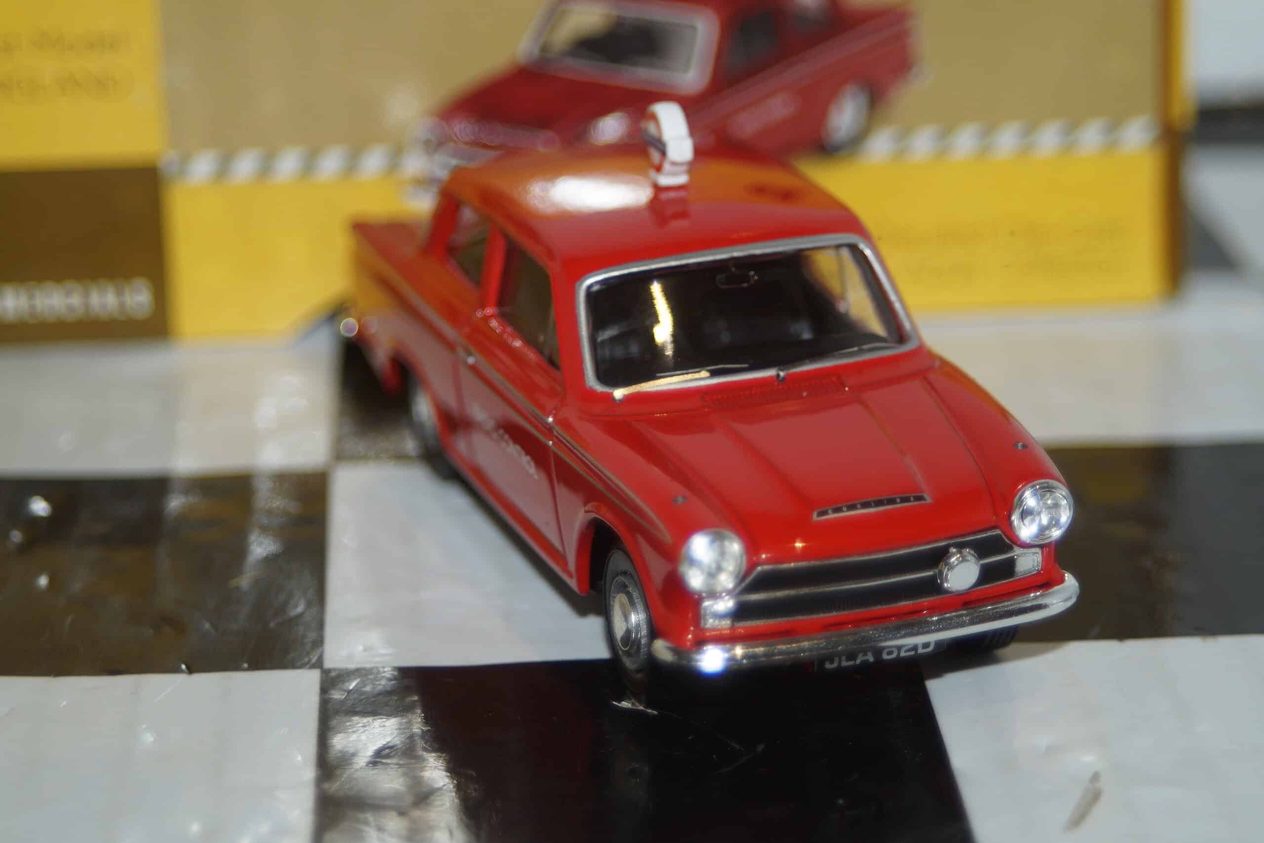 Vanguards corgi ford cortina mki london transport va07308 1:43