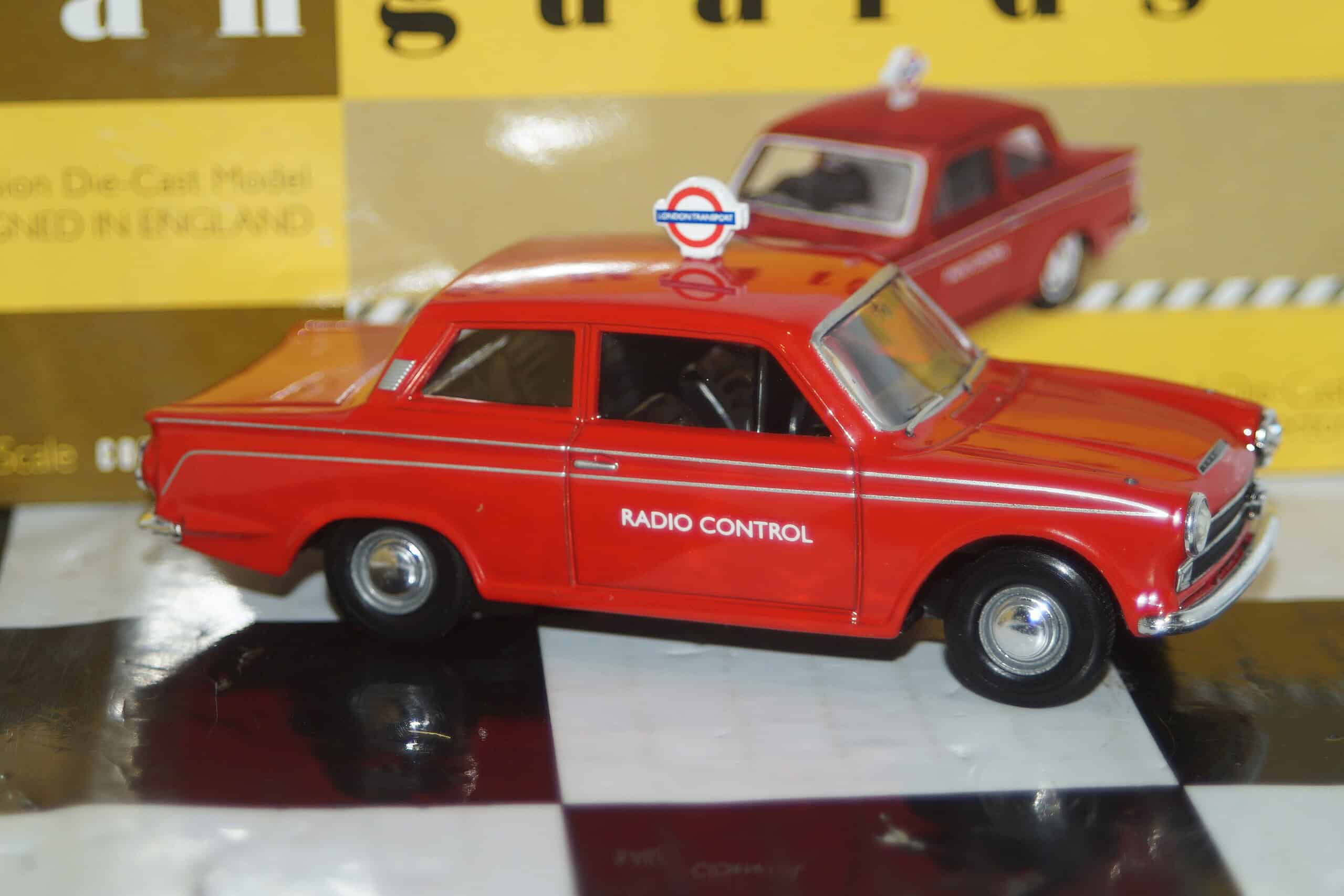 Vanguards corgi ford cortina mki london transport va07308 1:43