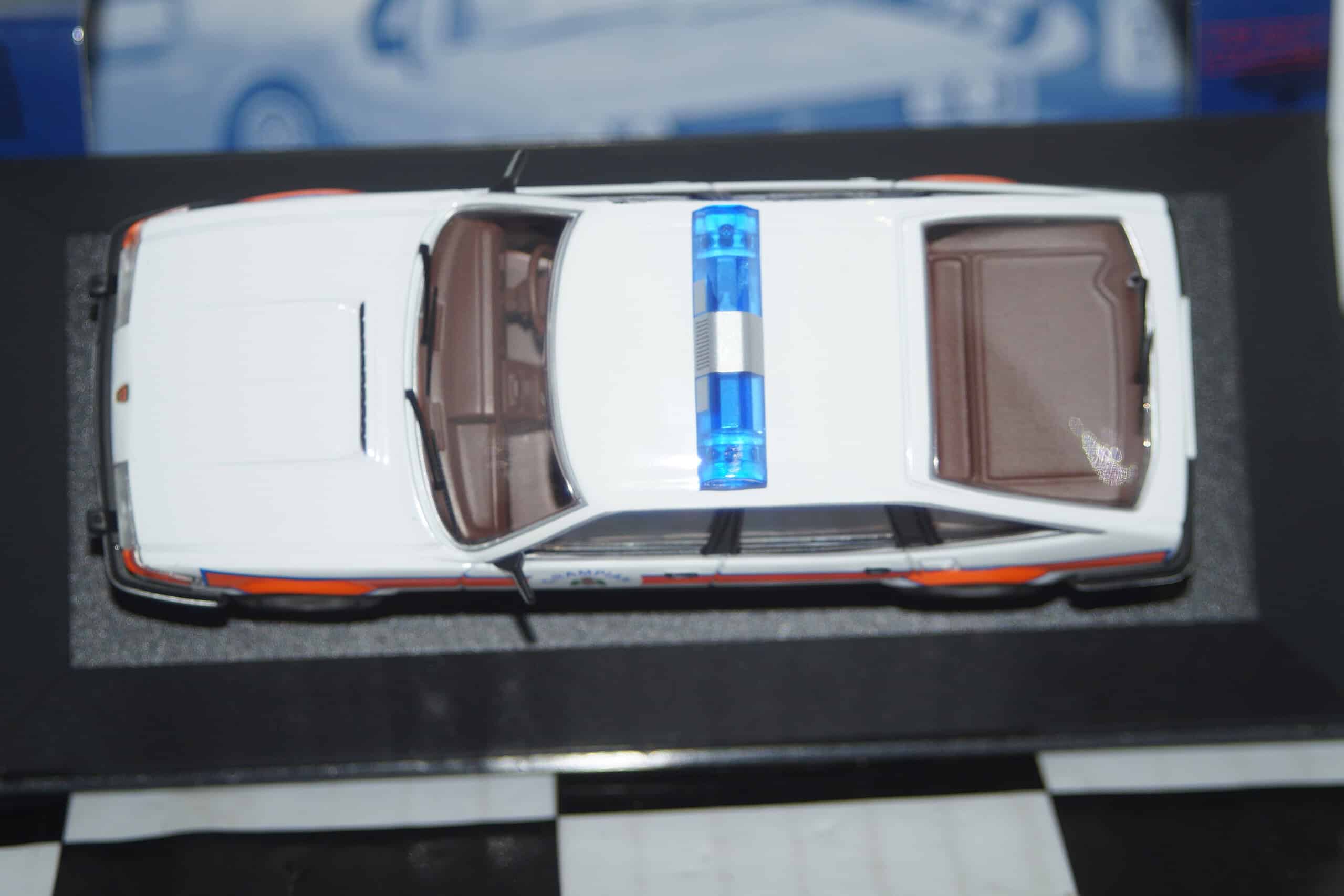 Corgi vanguards rover sd1 vitesse grampian police va09013 1:43