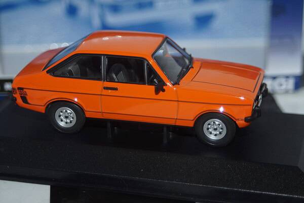 Vanguards corgi ford escort mk2 1600 sport orange 1/43 ref va12617
