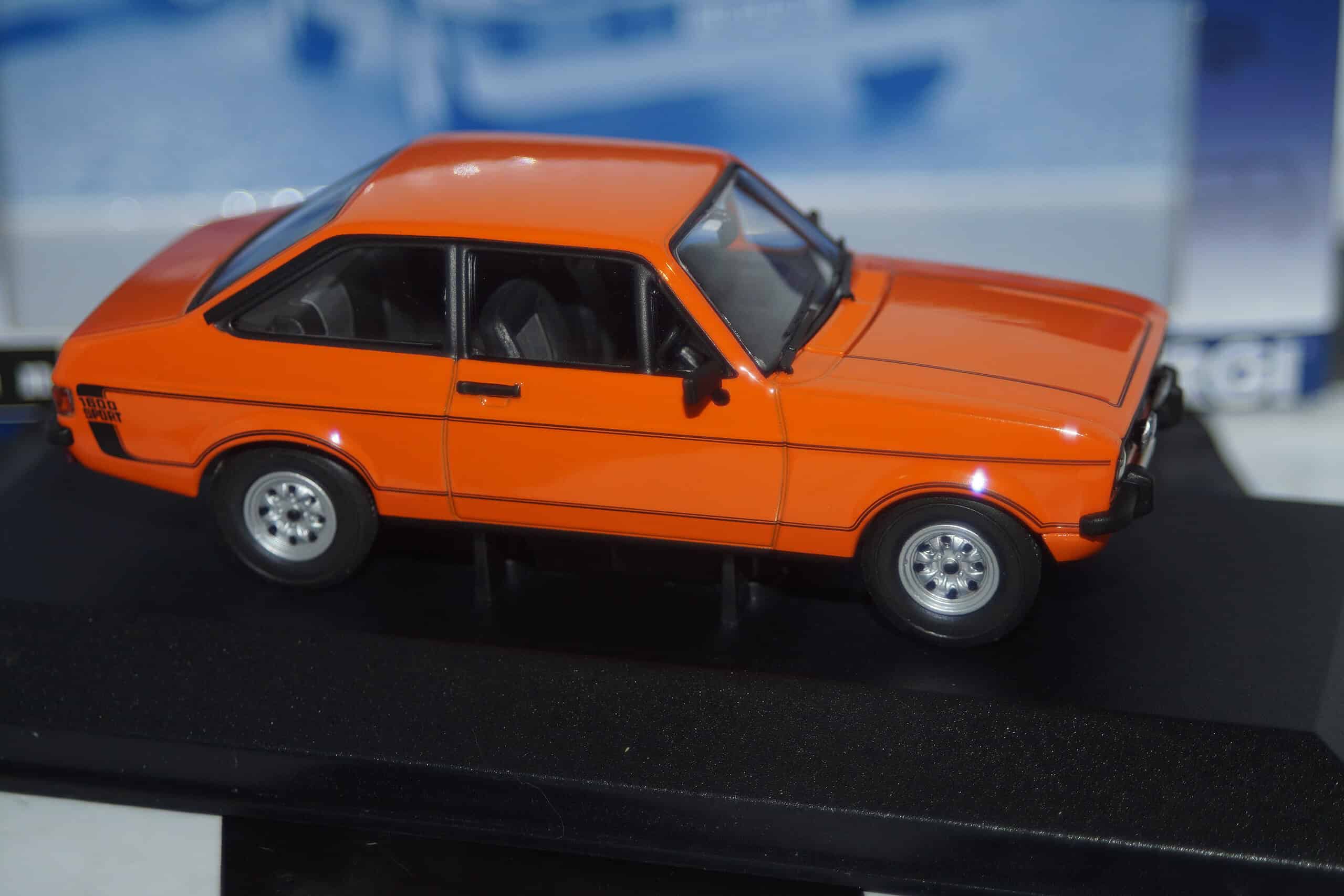 Vanguards corgi ford escort mk2 1600 sport orange 1/43 ref va12617