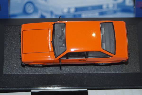 Vanguards corgi ford escort mk2 1600 sport orange 1/43 ref va12617