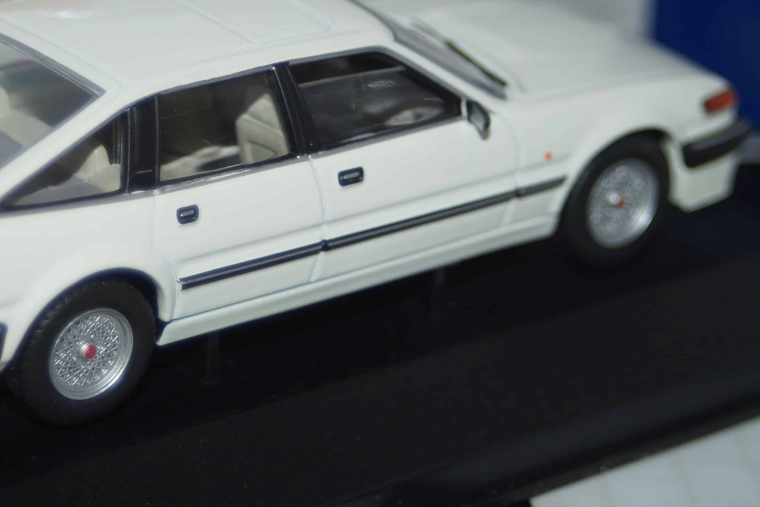 Corgi vanguards rover sd1 vitesse white va09014 1:43