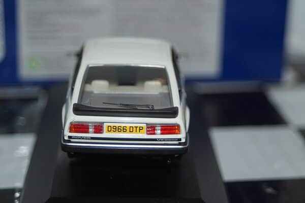 Corgi vanguards rover sd1 vitesse white va09014 1:43