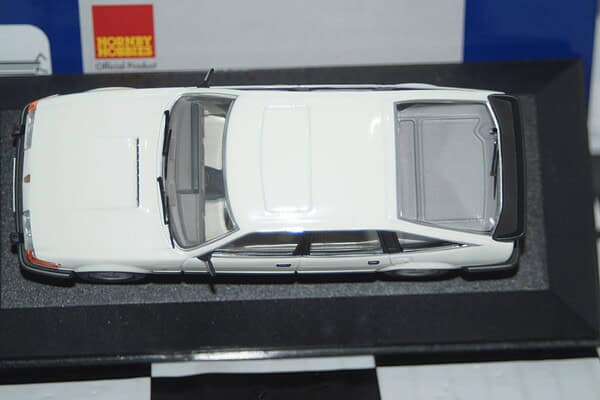 Corgi vanguards rover sd1 vitesse white va09014 1:43