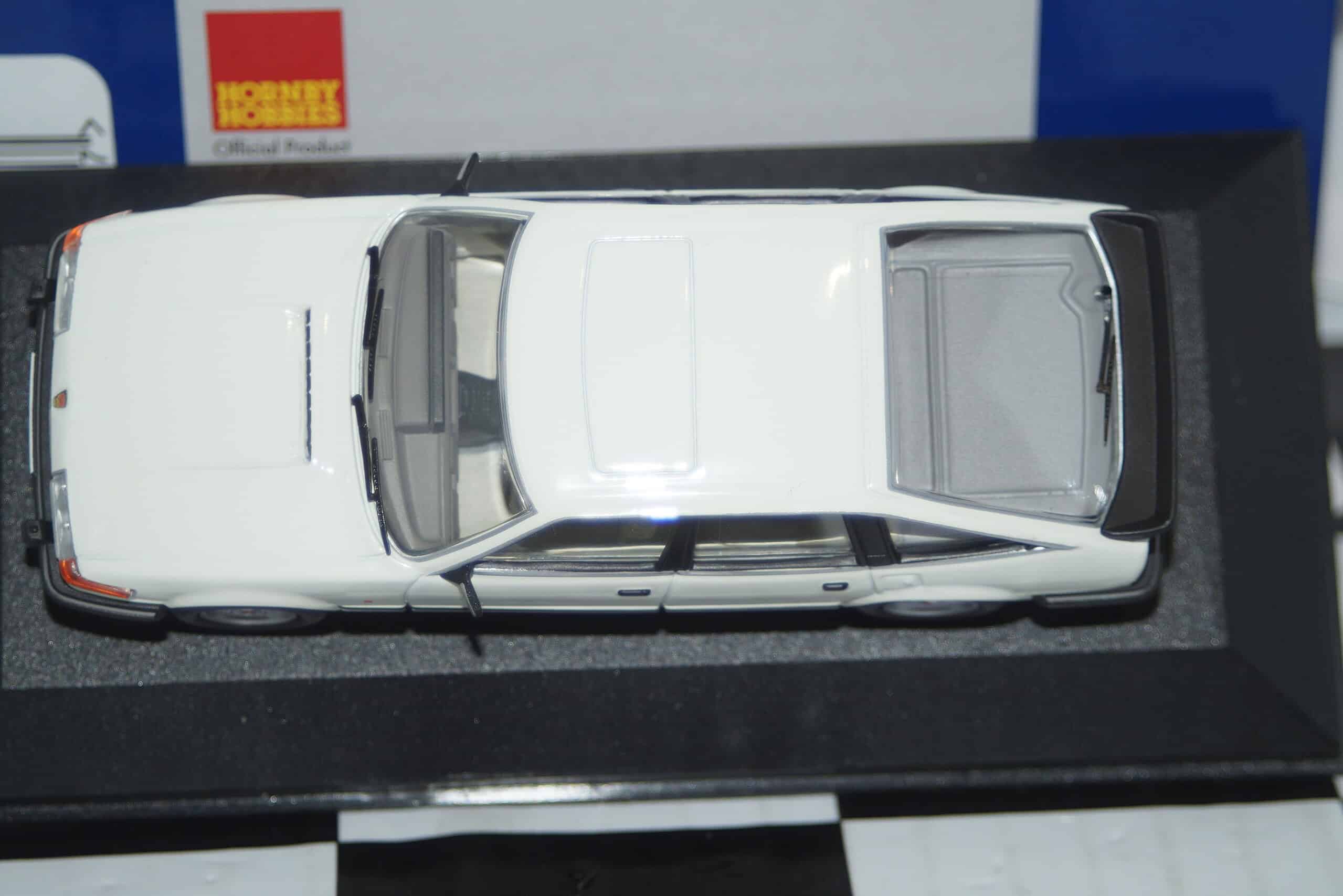 Corgi vanguards rover sd1 vitesse white va09014 1:43
