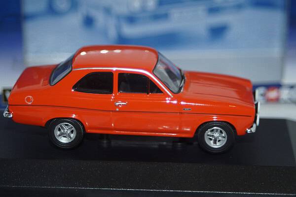 Corgi vanguards ford escort mk1 mexico red ref  va09523 1:43
