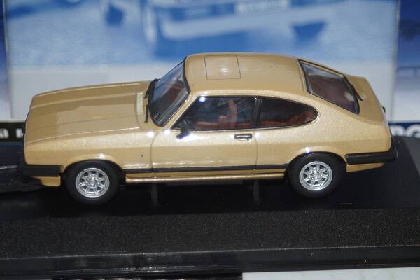 Vanguards ford capri mk3 3.0 ghia oyster gold 1/43 va10814b