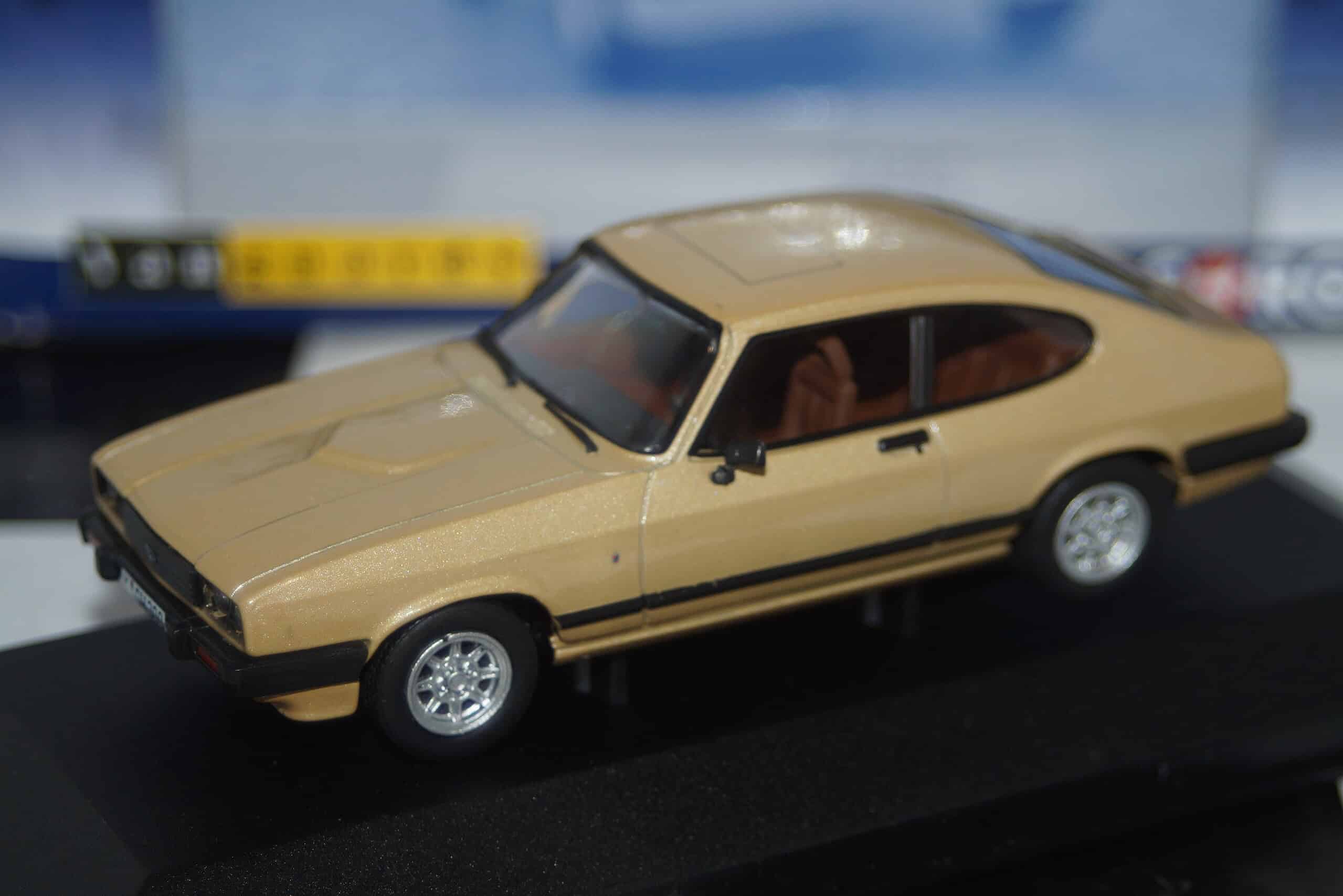 Vanguards ford capri mk3 3.0 ghia oyster gold 1/43 va10814b