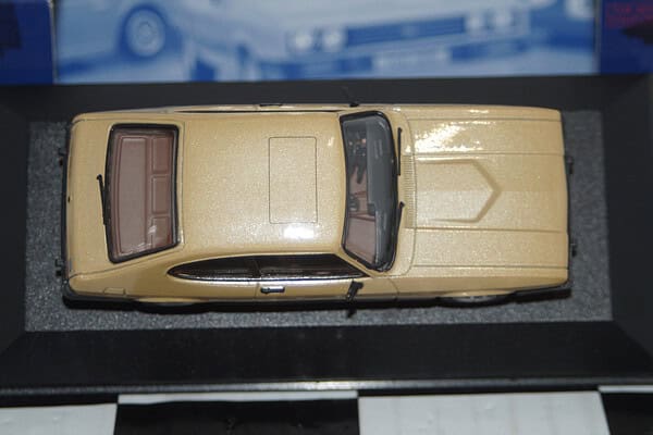 Vanguards ford capri mk3 3.0 ghia oyster gold 1/43 va10814b