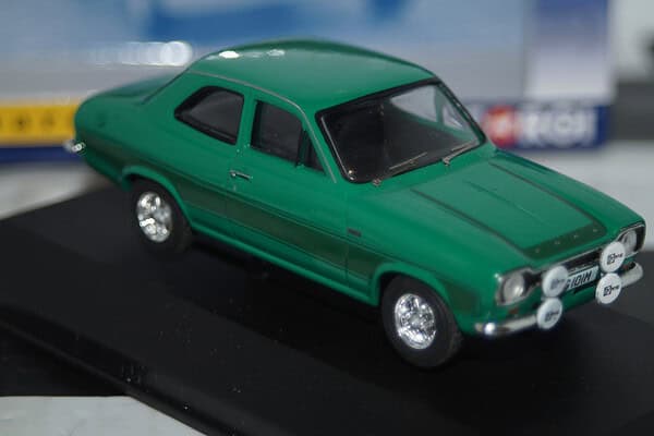 Corgi vanguards ford escort mk1 rs2000 modena green ref va09522 1:43