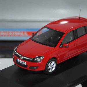 Vanguards vauxhall astra flame red va09402 1:43 scale