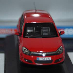 Vanguards vauxhall astra flame red va09402 1:43 scale