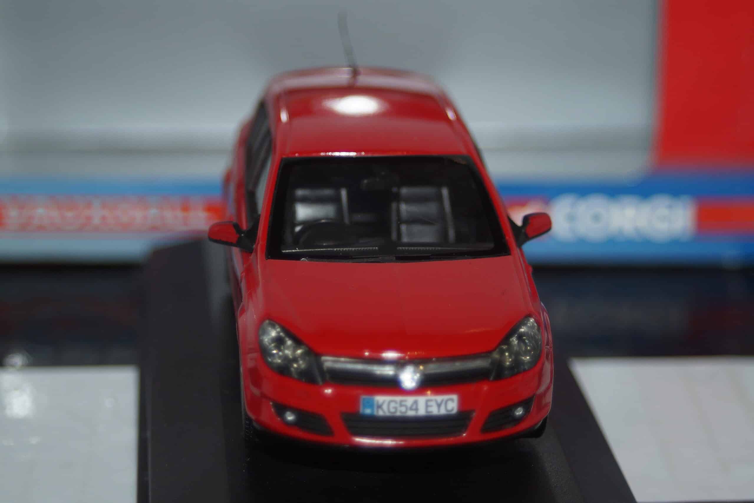 Vanguards vauxhall astra flame red va09402 1:43 scale