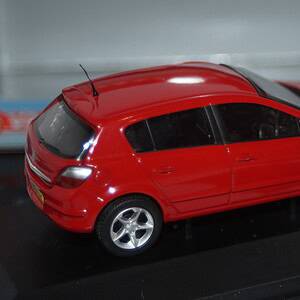 Vanguards vauxhall astra flame red va09402 1:43 scale