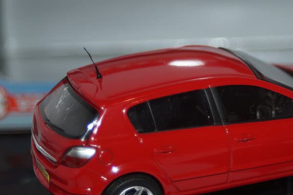 Vanguards vauxhall astra flame red va09402 1:43 scale
