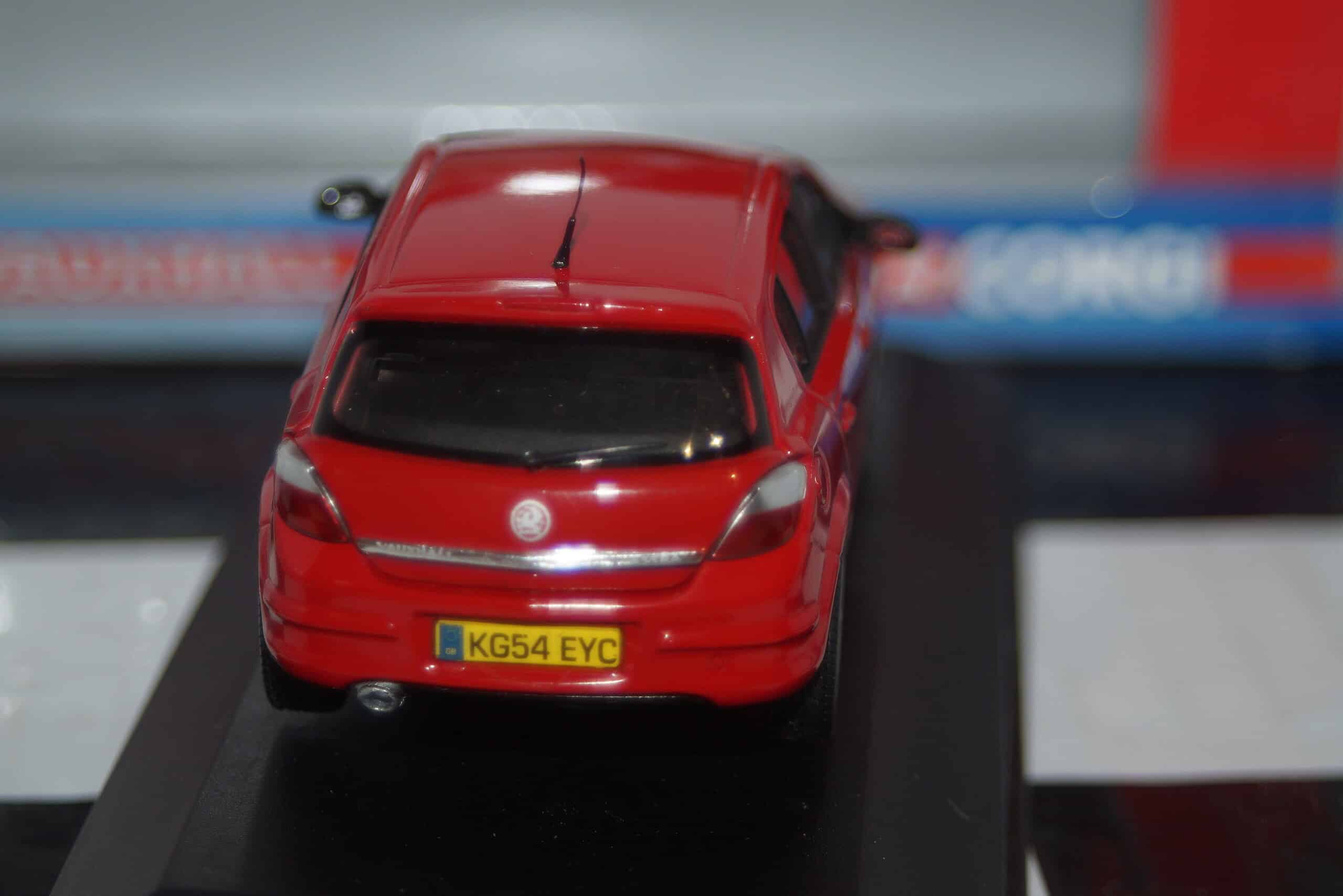 Vanguards vauxhall astra flame red va09402 1:43 scale
