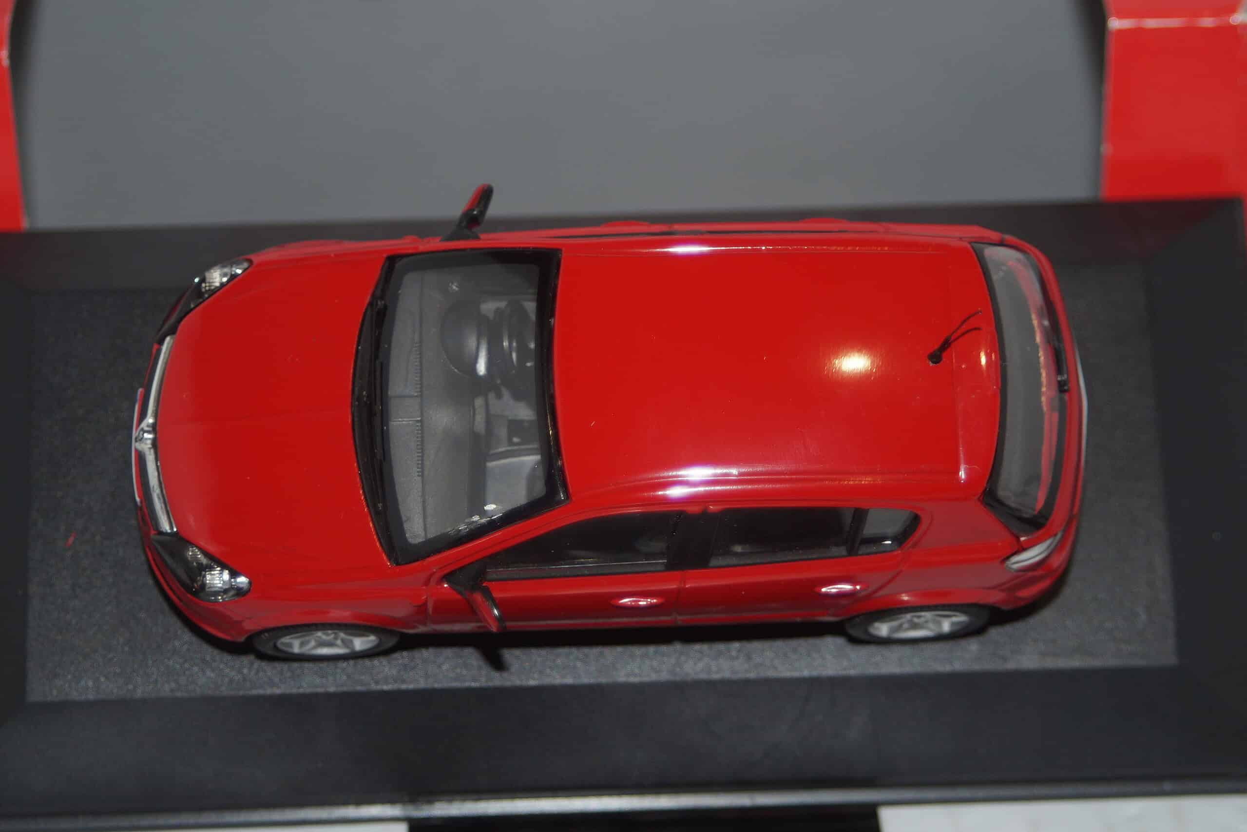 Vanguards vauxhall astra flame red va09402 1:43 scale