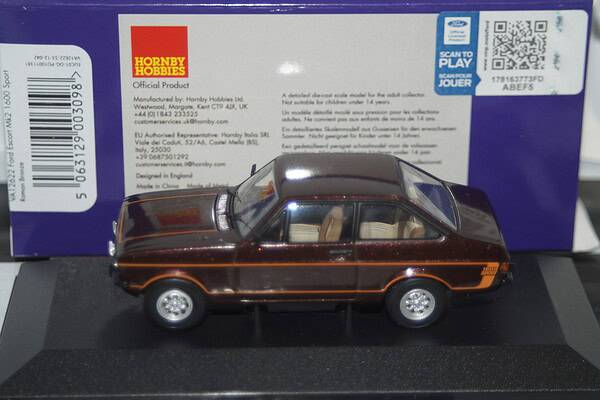 Corgi vanguards ford escort mk2 1600 sport ref va12622 1:43