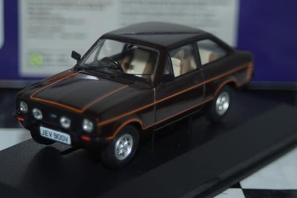 Corgi vanguards ford escort mk2 1600 sport ref va12622 1:43