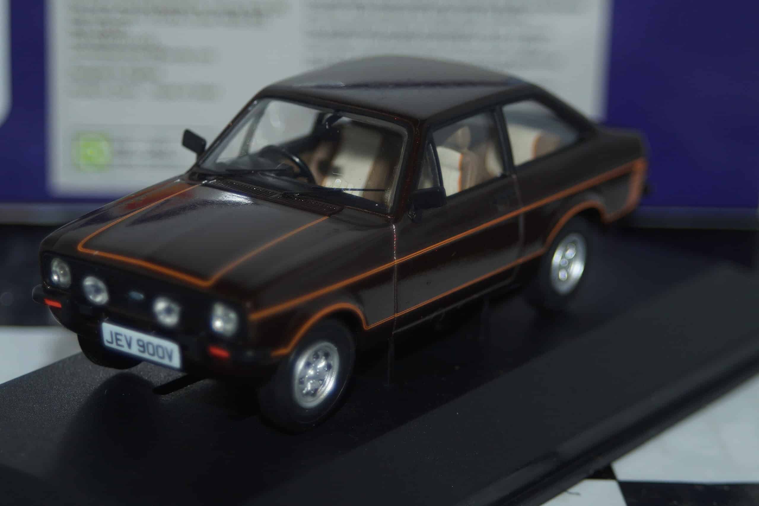 Corgi vanguards ford escort mk2 1600 sport ref va12622 1:43