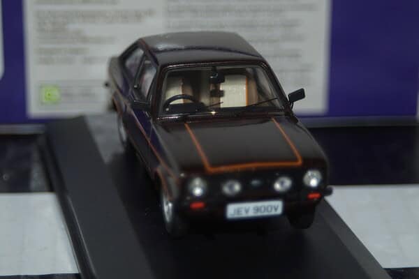 Corgi vanguards ford escort mk2 1600 sport ref va12622 1:43