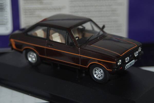 Corgi vanguards ford escort mk2 1600 sport ref va12622 1:43
