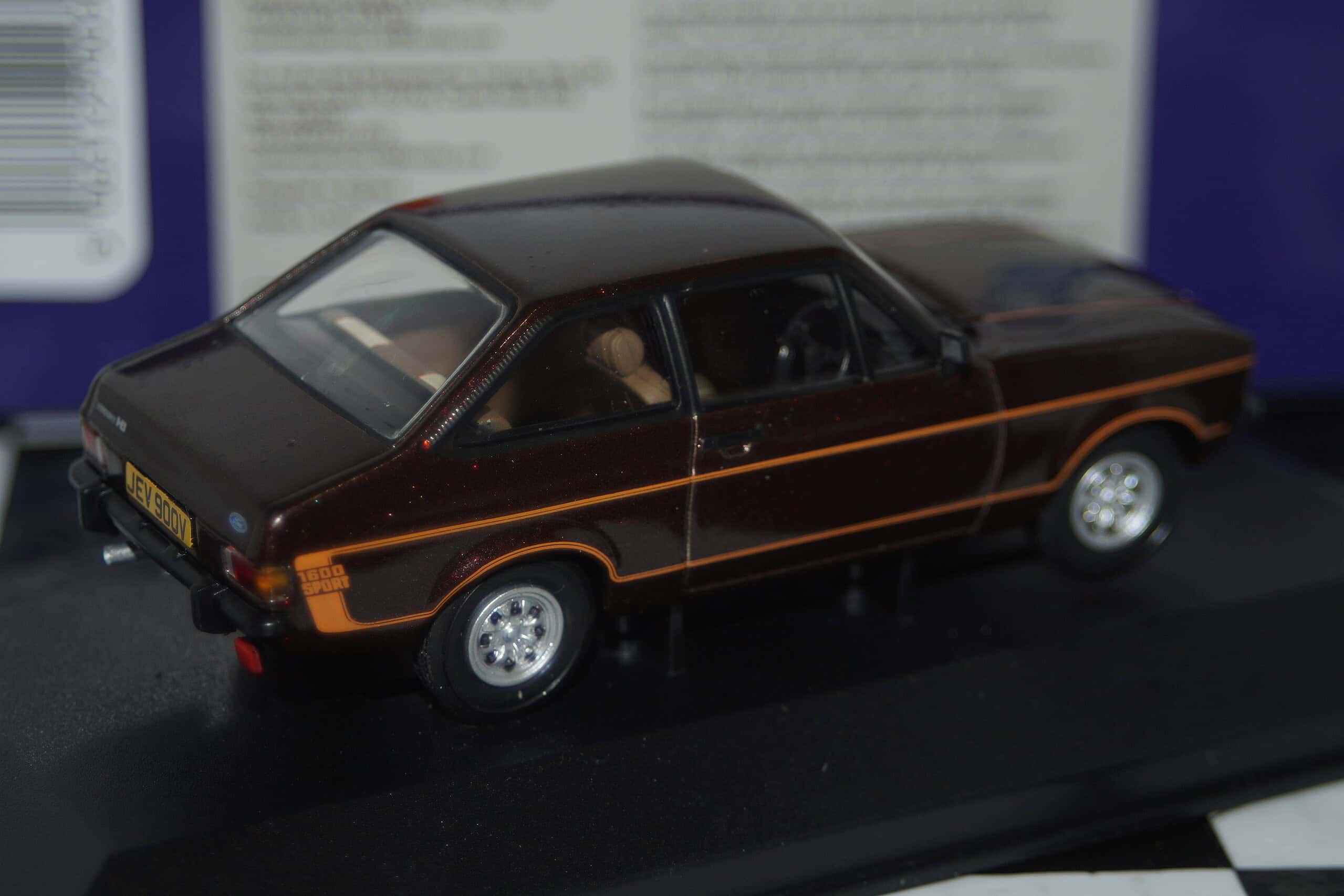 Corgi vanguards ford escort mk2 1600 sport ref va12622 1:43