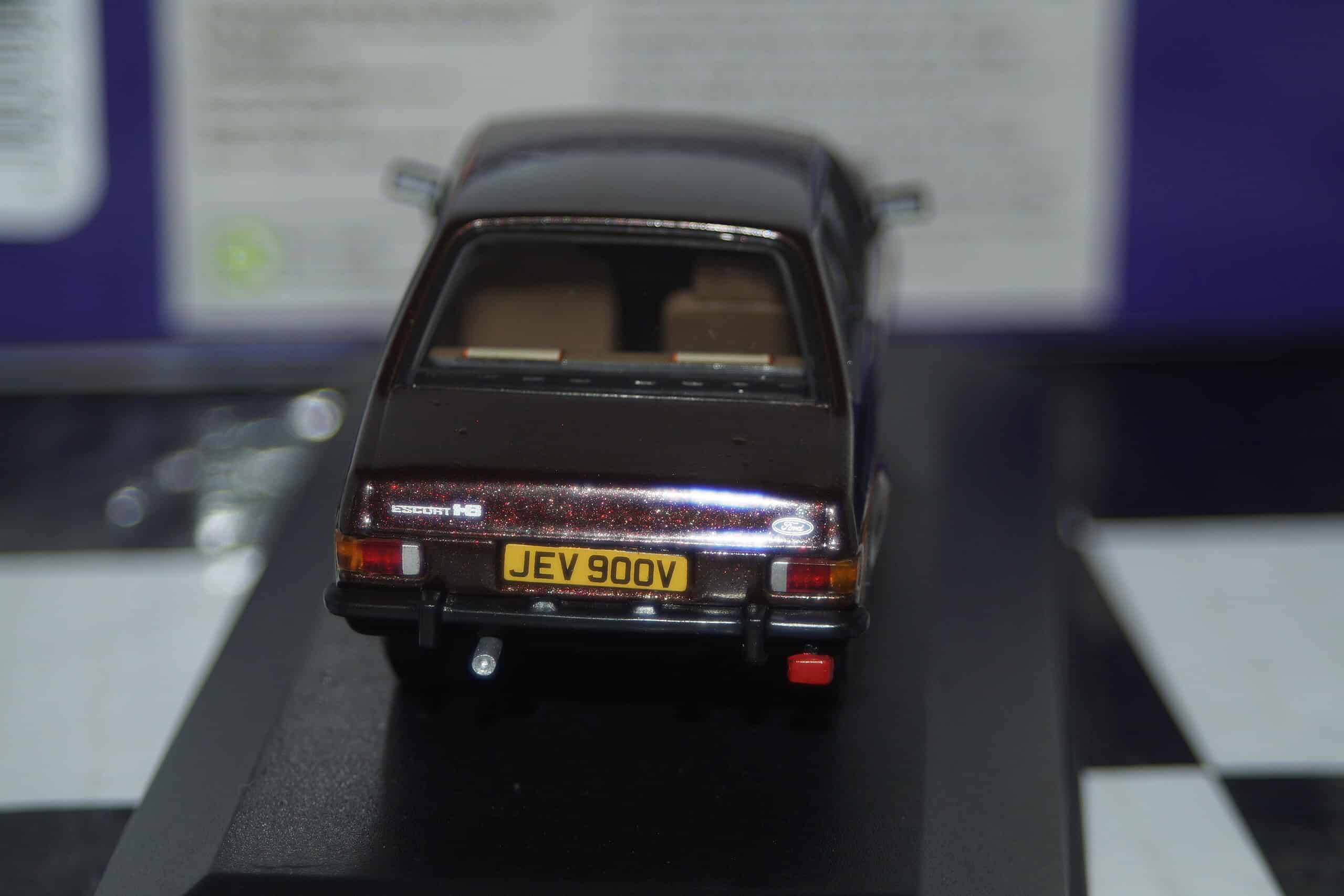 Corgi vanguards ford escort mk2 1600 sport ref va12622 1:43