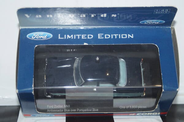 Corgi vanguards ford zodiac mk2 blue ref va06104 1:43