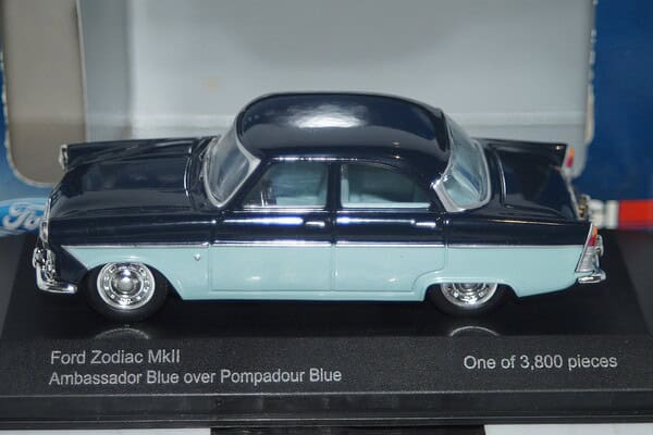 Corgi vanguards ford zodiac mk2 blue ref va06104 1:43