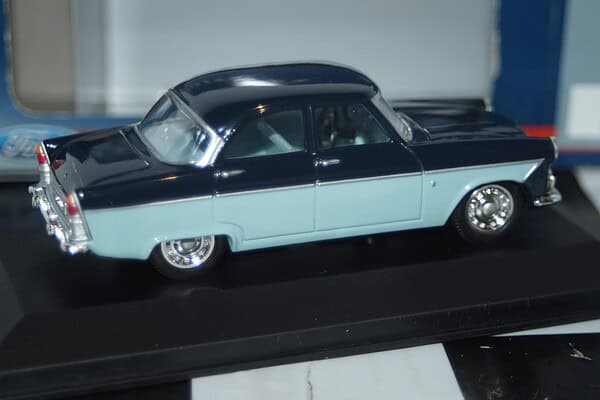 Corgi vanguards ford zodiac mk2 blue ref va06104 1:43