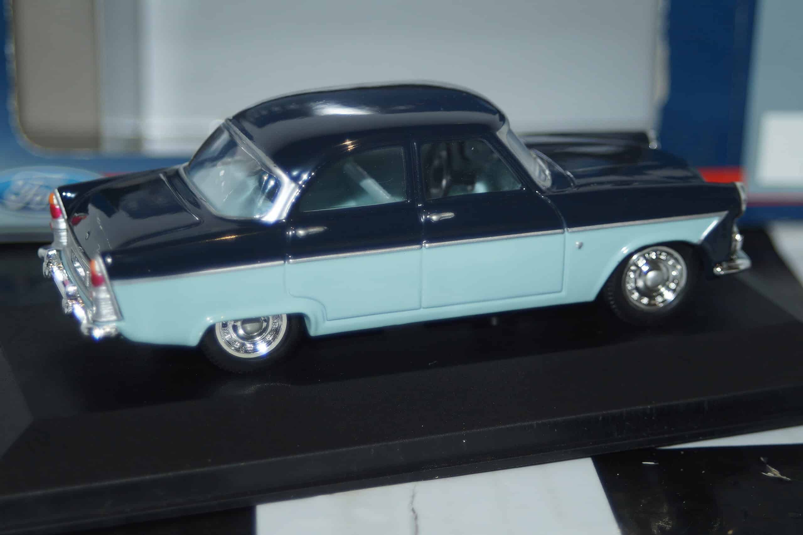 Corgi vanguards ford zodiac mk2 blue ref va06104 1:43