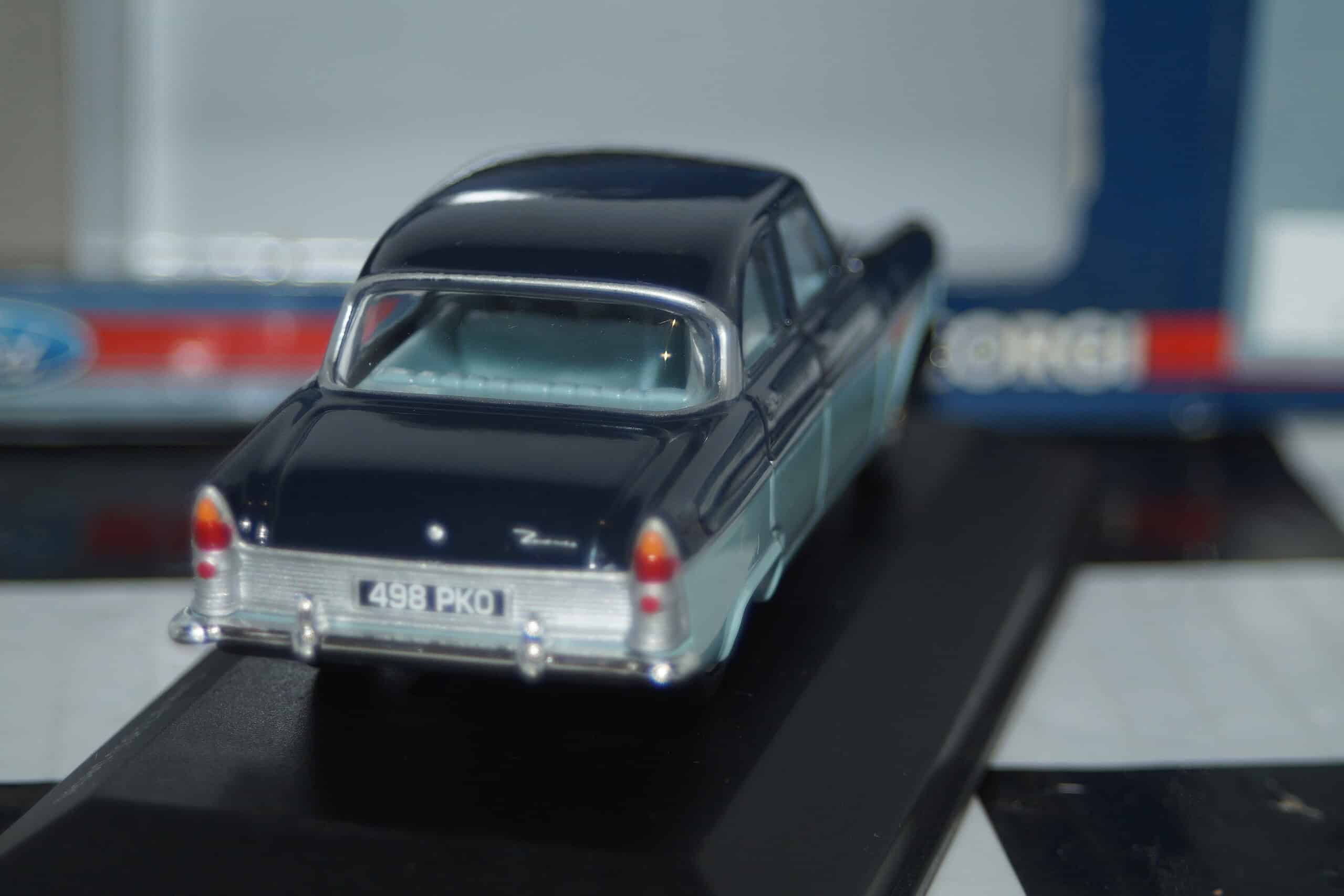 Corgi vanguards ford zodiac mk2 blue ref va06104 1:43