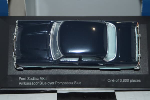 Corgi vanguards ford zodiac mk2 blue ref va06104 1:43