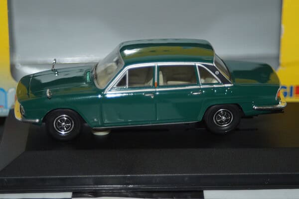 Vanguards triumph 2.5 p1 mk2 emerald green va08200 1:43 scale