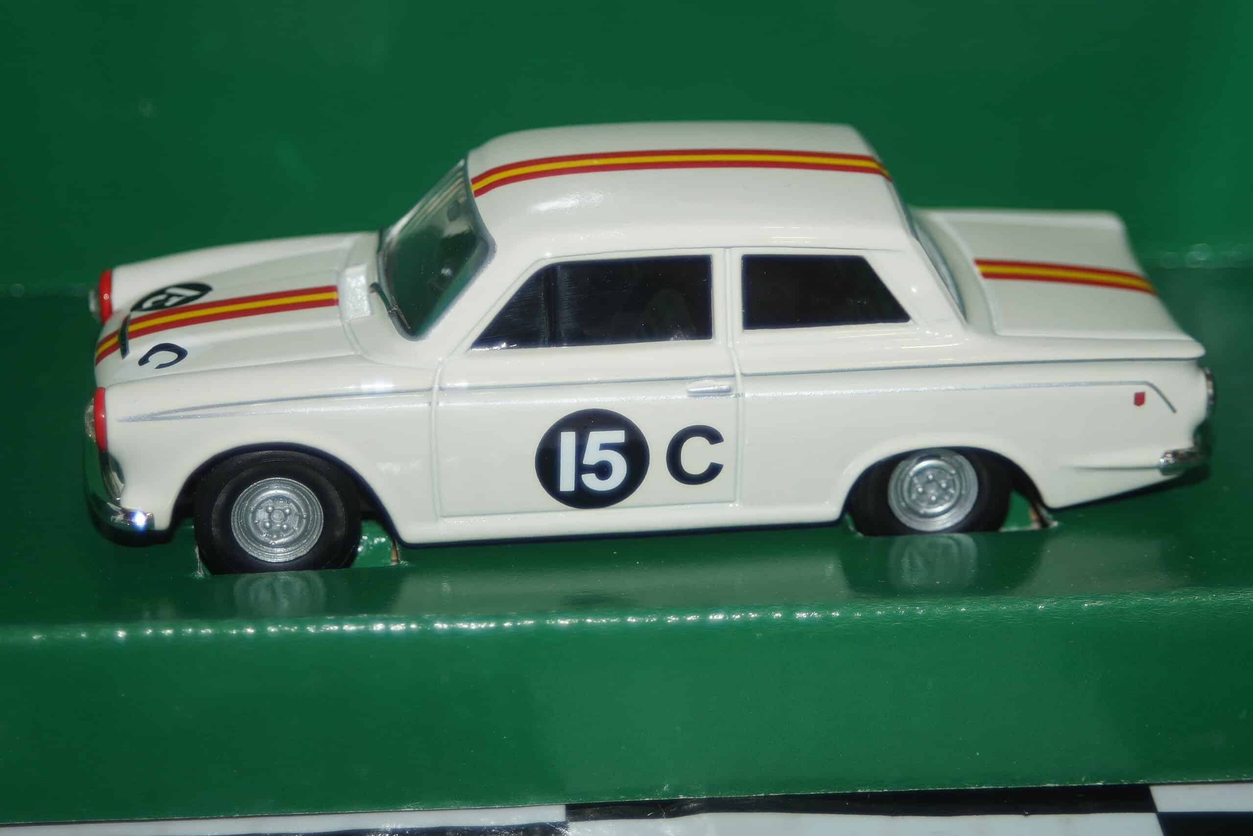 Vanguards ford cortina mk1 gt armstrong 500 ref va07302 1:43