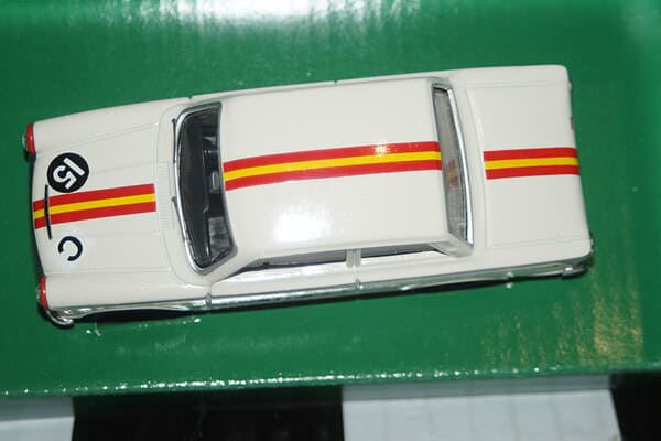 Vanguards ford cortina mk1 gt armstrong 500 ref va07302 1:43